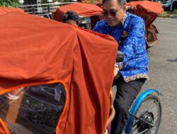 “Tak Sekadar Bantuan, Tapi Penghargaan: Presiden Prabowo Hadir untuk Tukang Becak Lansia”